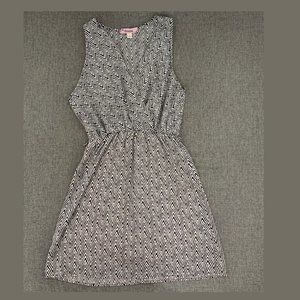 Rosebud Classic Dress Cinched Elastic Waist Large Made USA Low V-Neck Black Whit